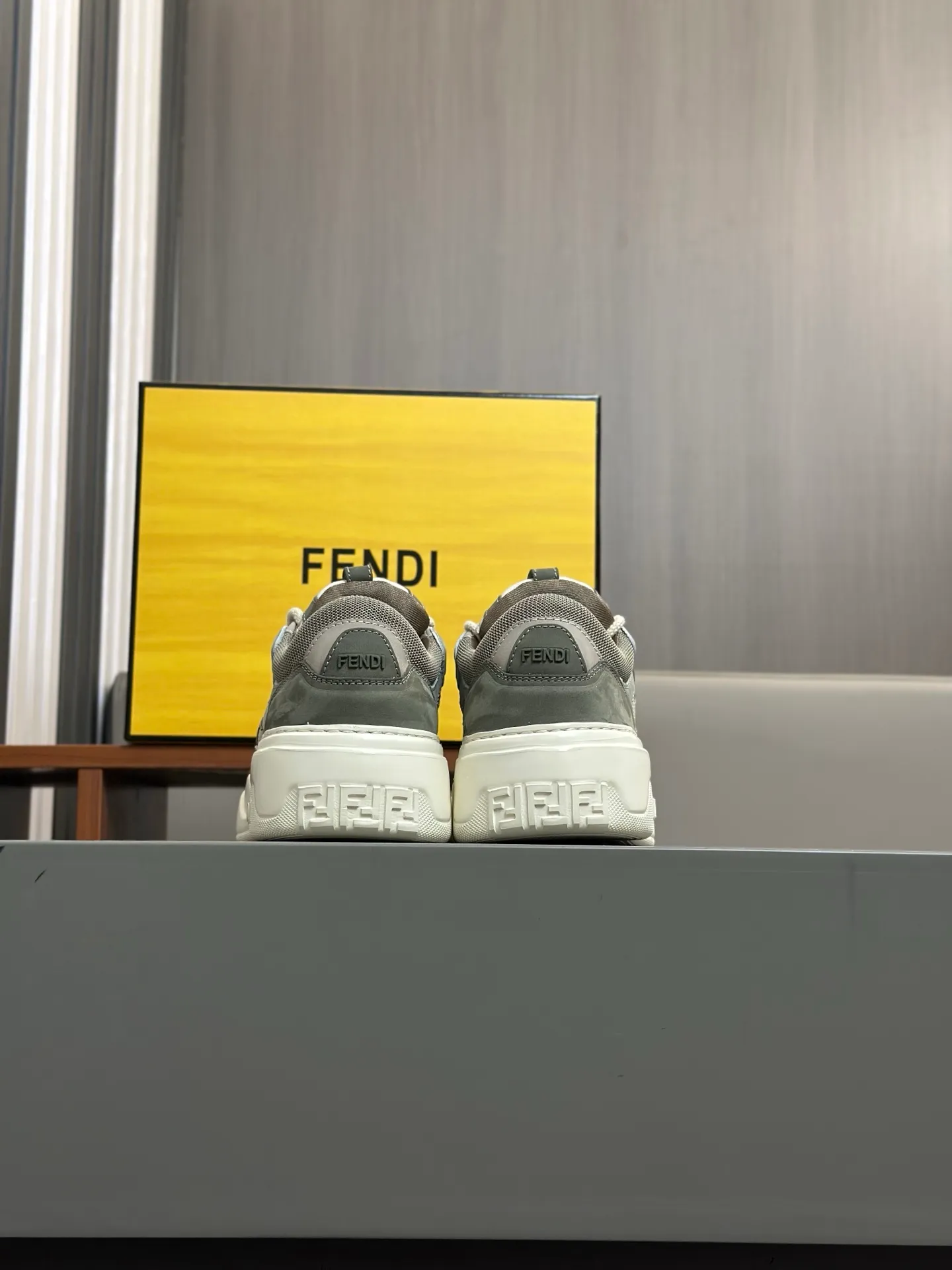 [FENDI] Fendi men's shoes 💰840💰 - High-end quality original casual sports shoes - Upper: Nappa calfskin, pebbled calfskin, tongue and heel; injection molded brand logo plastic module - Lining: brand canvas - Outsole: ultra-light T men's shoes 💰R foam rubber; molded outsole - Ultra-high quality control, fine workmanship: highlighted (high-end, luxury, grade) -Size :39-44 (38, 45, can be customized)